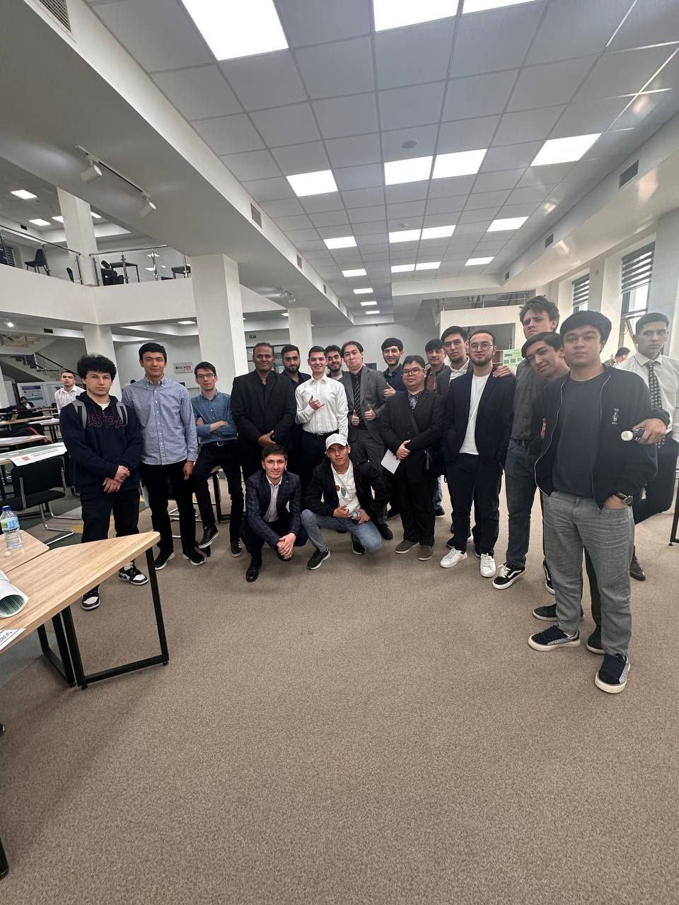 Pirsing surati bilan mushuk Rus kolxozchisi sikildi